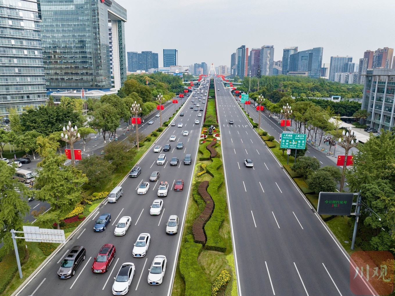 Trục trung tâm thành phố dài nhất thế giới: 100km đẹp hơn cao tốc với 12 làn xe chạy 80km/h- Ảnh 2.