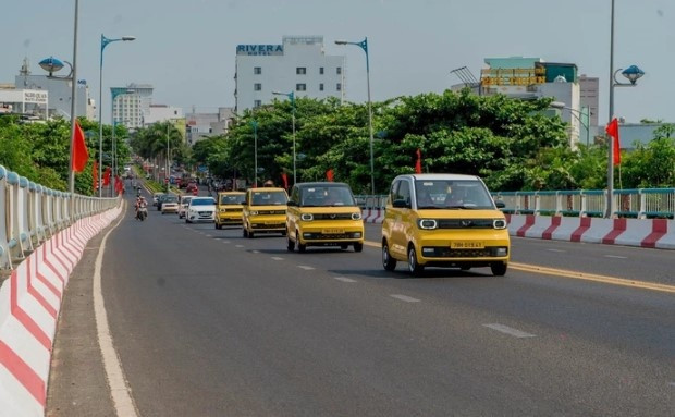 Tương lai của 'tân binh' xe điện mini trong sân chơi taxi công nghệ