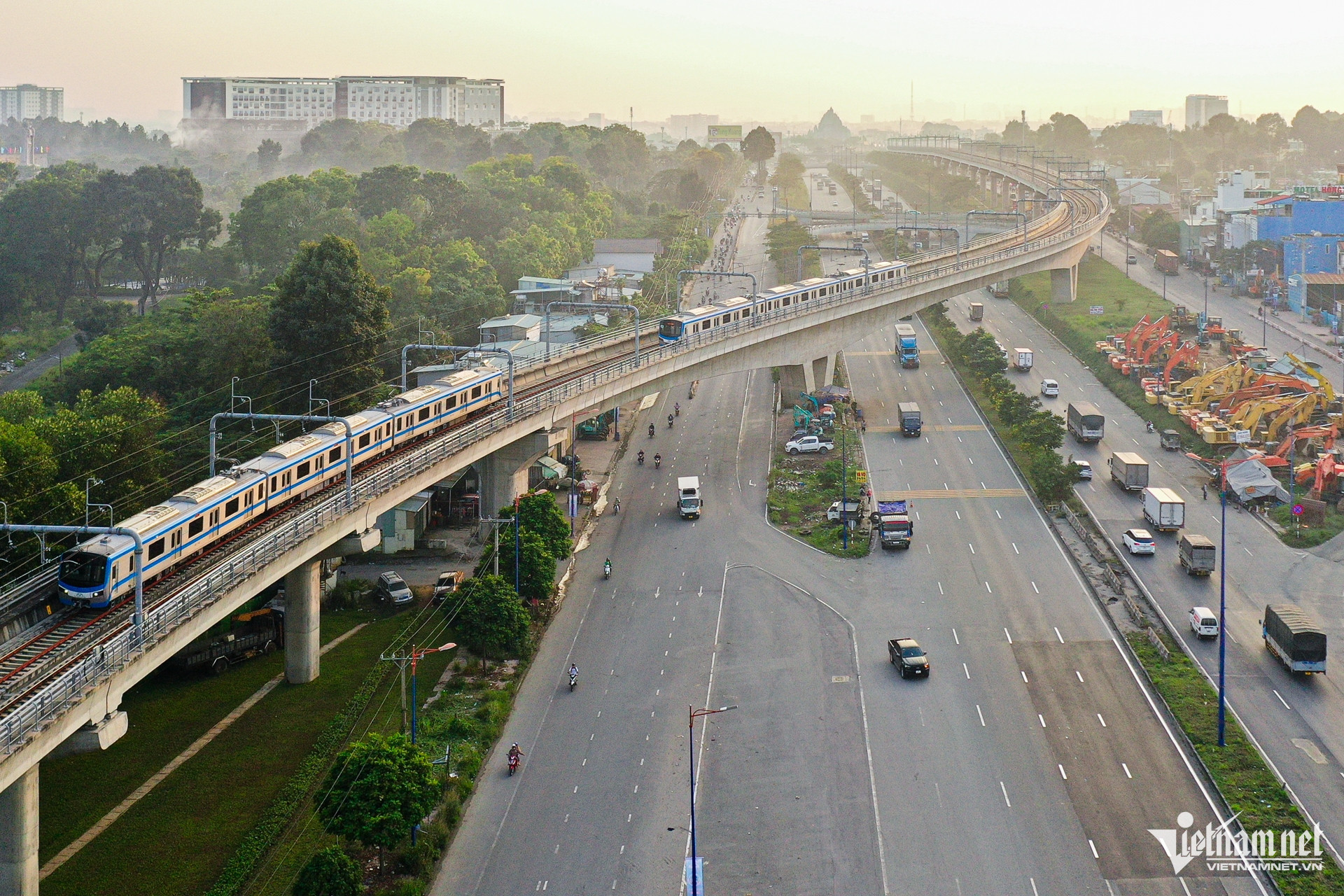 W-metro nguyễn huế.jpg