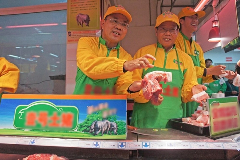 Cậu bé nghèo được cả làng góp tiền cho đi học, đến khi thành tỷ phú xây liền 138 biệt thự để trả ơn: Nay nhận lại ‘cái kết đắng’ không dám về quê - ảnh 3