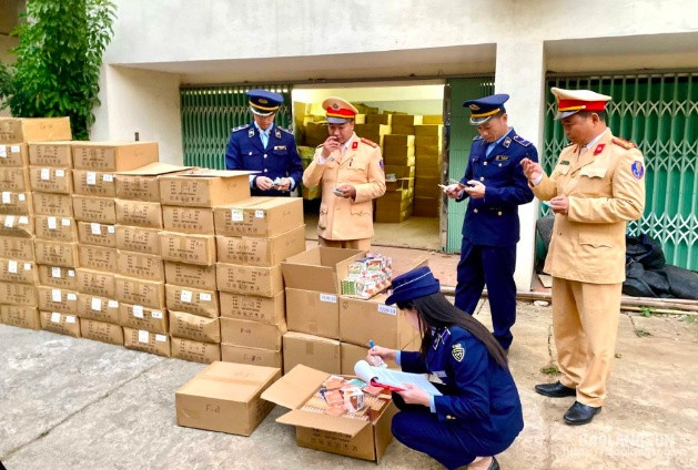 5.000 tỷ đồng 'bốc hơi' mỗi năm vì thuốc lá lậu, giải pháp nào để ngăn chặn?