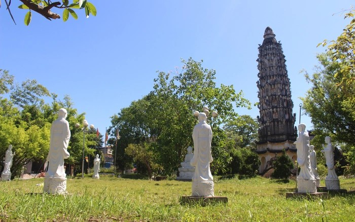 ‘Báu vật’ 9 tấn lớn bậc nhất Việt Nam tại ngôi chùa có 27 nhà sư ‘cởi áo cà sa khoác chiến bào ra trận’ - ảnh 5