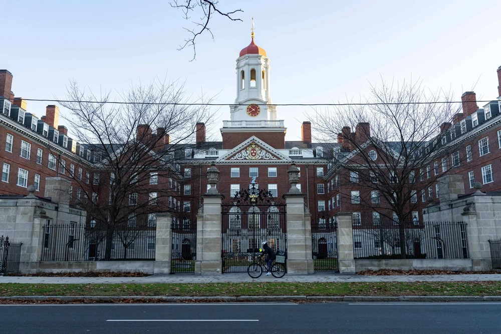 Harvard tuyên bố miễn học phí, bao cả chi phí ăn ở, hàng nghìn sinh viên hưởng lợi - ảnh 1