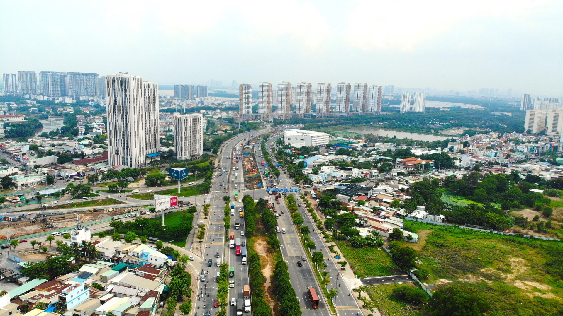 Rộn ràng trước thông tin sáp nhập tỉnh, nhiều nhà đầu tư phía Nam 'đứng ngồi không yên'- Ảnh 3.