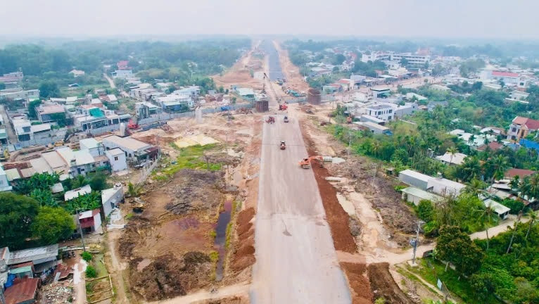 Chỉ hơn tháng nữa, sẽ thông xe kỹ thuật cây cầu lớn nhất Vành đai 3 TP. HCM qua tỉnh sở hữu sân bay lớn nhất Việt Nam