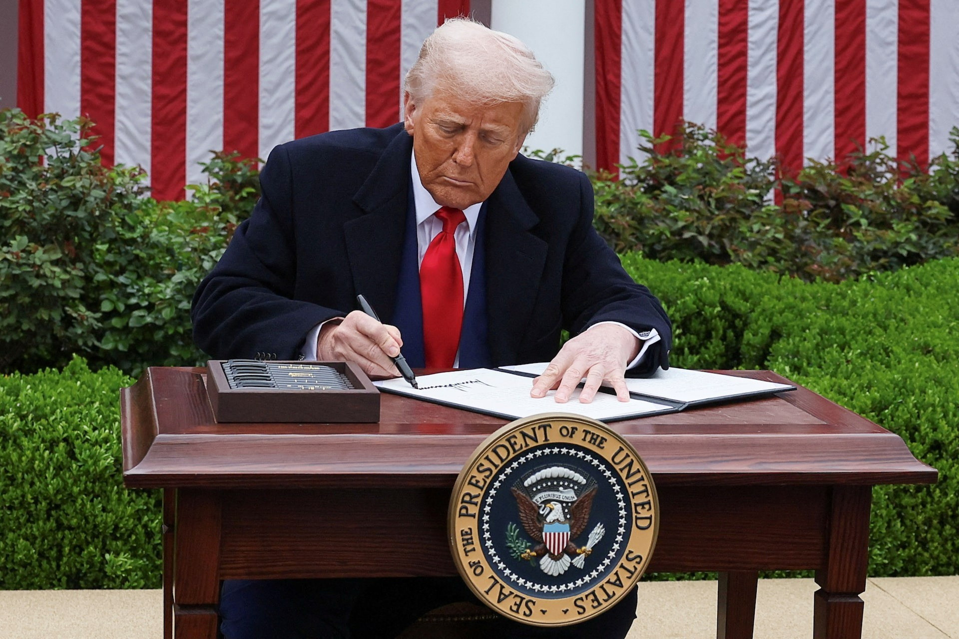 Giới đầu tư toàn cầu tìm đường tránh 'bão thuế' của ông Trump ảnh 2