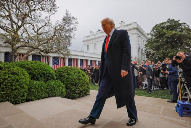 Canh bạc thuế quan gây rủi ro chính trị cho Tổng thống Mỹ Trump ảnh 1