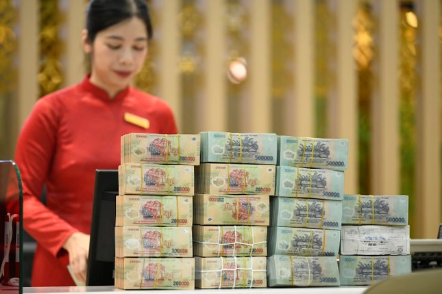 Dự báo lãi suất ngân hàng trước áp lực thuế quan của Mỹ ảnh 1