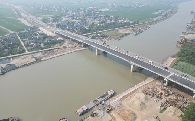 Hình hài rõ nét cây cầu trên tuyến đường nghìn tỷ vừa hợp long, góp phần nối thông TP. Nam Định ra đến biển Đông- Ảnh 2. Hình hài rõ nét cây cầu trên tuyến đường nghìn tỷ vừa hợp long, góp phần nối thông TP. Nam Định ra đến biển Đông- Ảnh 2.