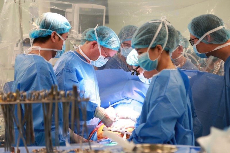 Bệnh viện Trung ương Quân đội 108 vừa thực hiện ca phẫu thuật ghép tim nhân tạo chưa từng có tiền lệ trong lịch sử y học Việt Nam - ảnh 1