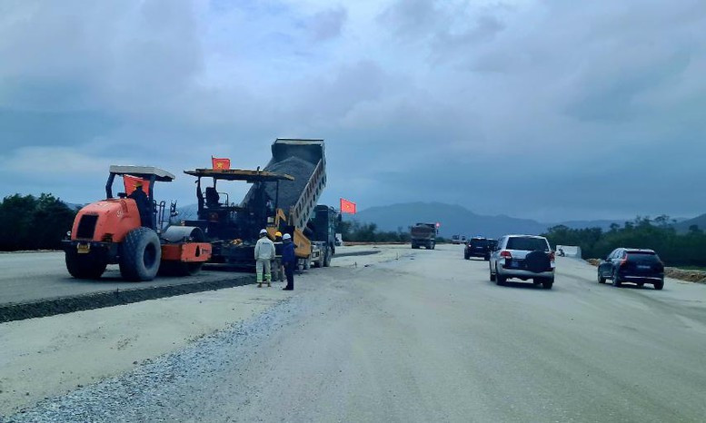 Thủ tướng giao nhiệm vụ, dự án 20.000 tỷ có quy mô lớn nhất toàn tuyến cao tốc Bắc - Nam phải 'về đích' trước 31/12 đang thi công 'thần tốc' - ảnh 3