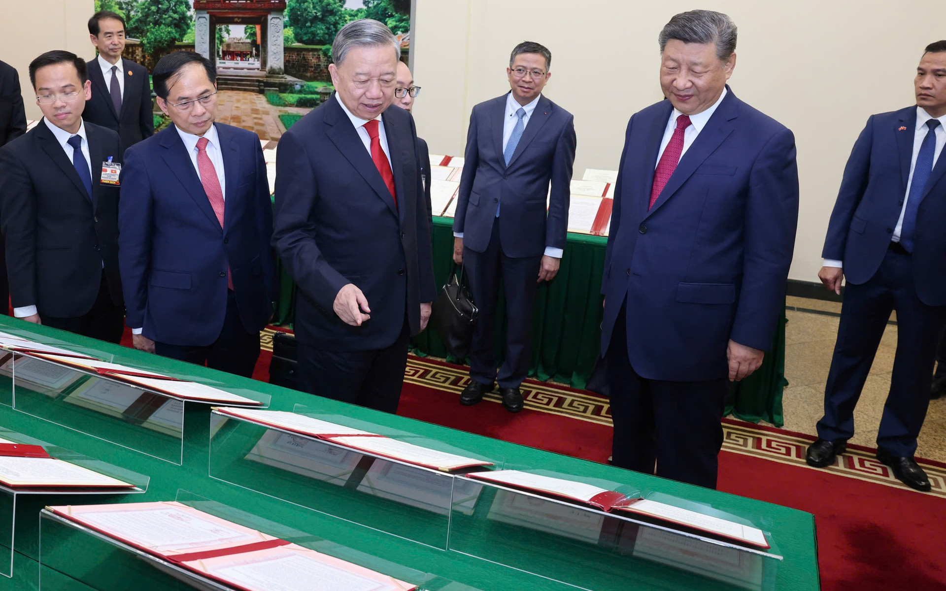 Việt Nam - Trung Quốc ký kết 7 văn kiện quan trọng lĩnh vực đường sắt và đường bộ