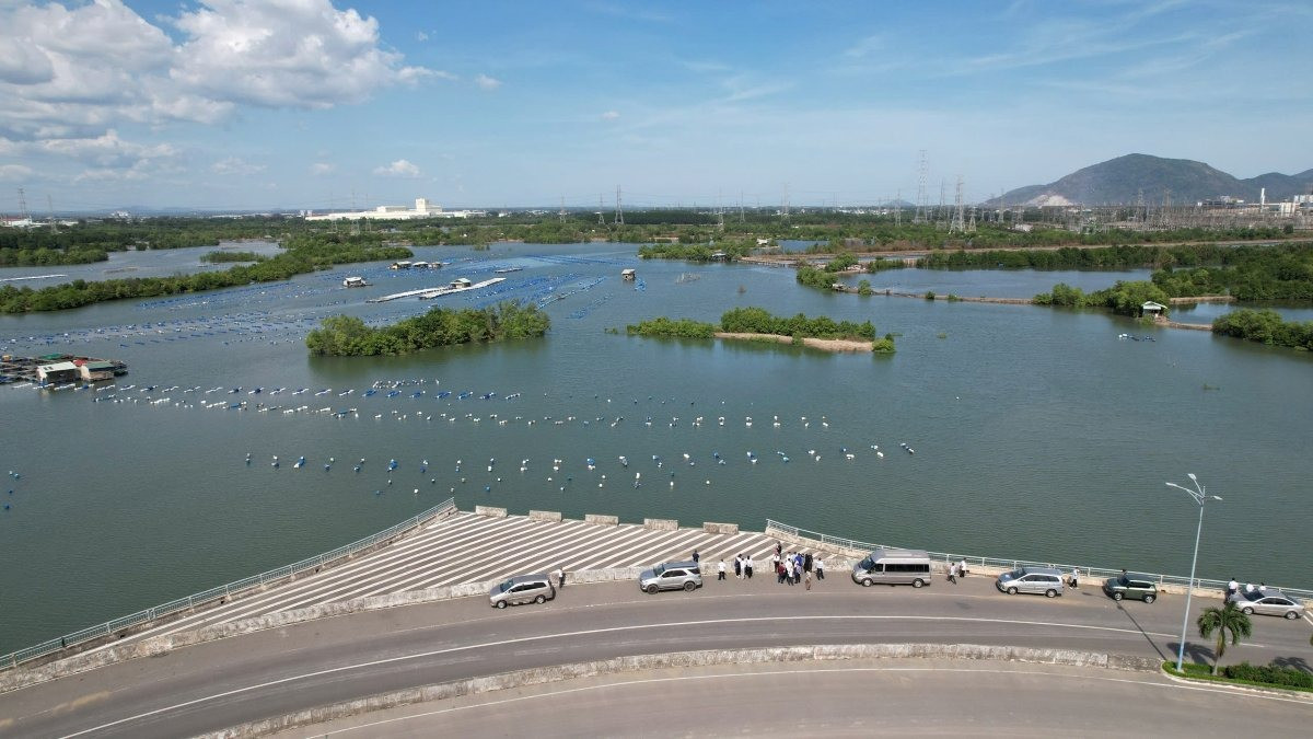 Triển khai thêm tuyến đường gần 2.100 tỷ dẫn vào cảng nước sâu lớn nhất Việt Nam- Ảnh 2. Triển khai thêm tuyến đường gần 2.100 tỷ dẫn vào cảng nước sâu lớn nhất Việt Nam- Ảnh 2.