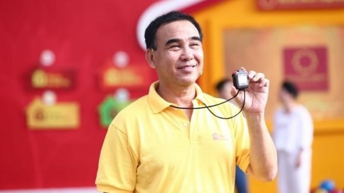 ‘MC quốc dân’ nổi tiếng với lối sống giản dị, thường đi dép tổ ong khẳng định không liên quan đến vụ hàng trăm loại sữa giả