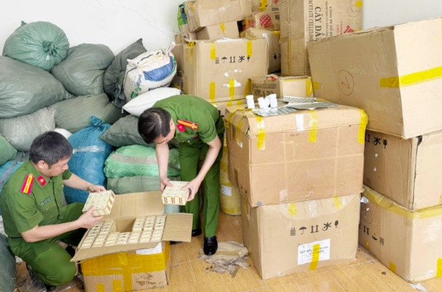 Bóc trần 'ổ' thuốc giả quy mô lớn đội lốt hàng xách tay thu lợi 200 tỉ đồng