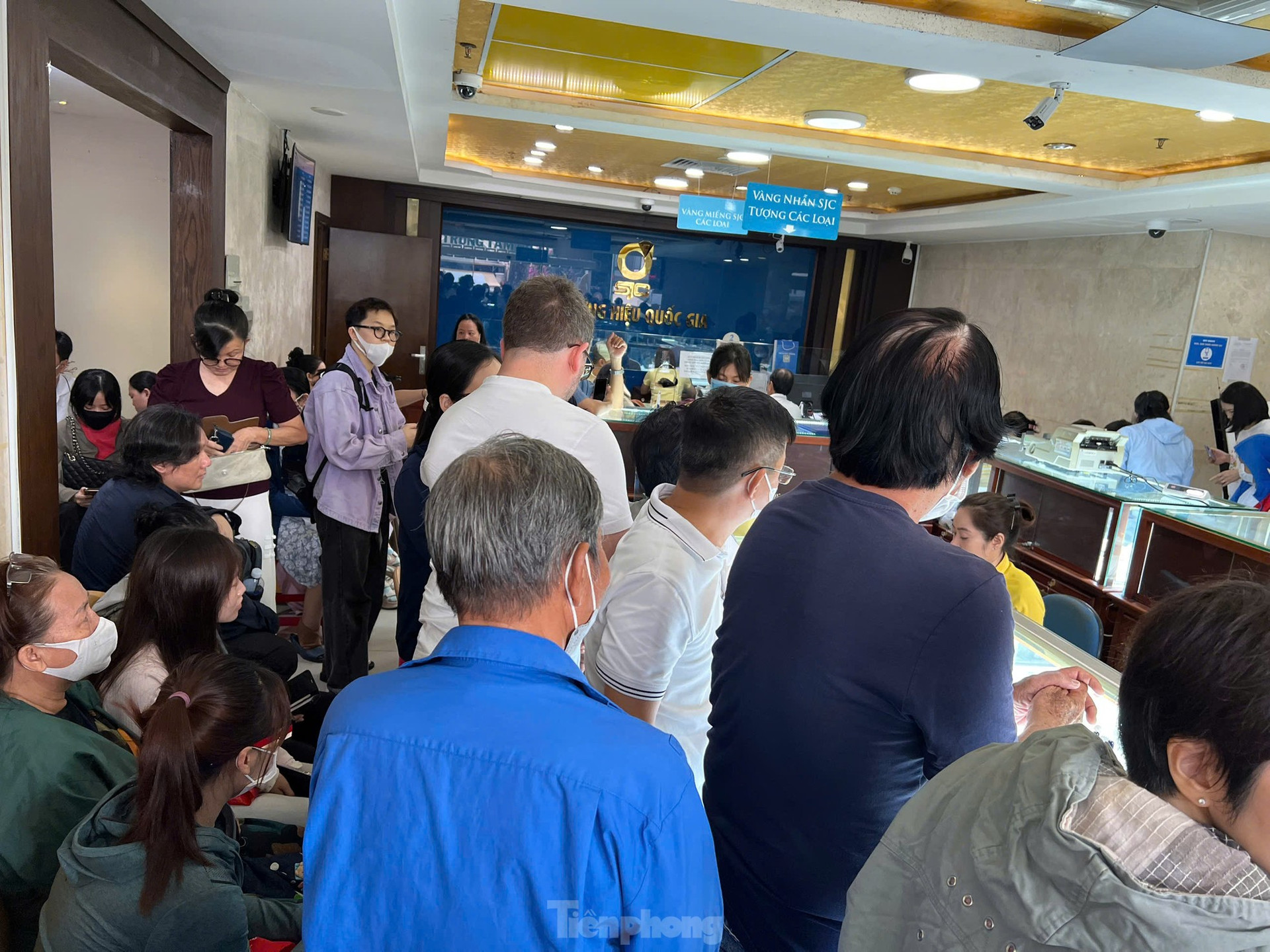 Giá vàng vọt lên 120 triệu đồng, vì sao nhiều người tiếc hùi hụi? ảnh 2