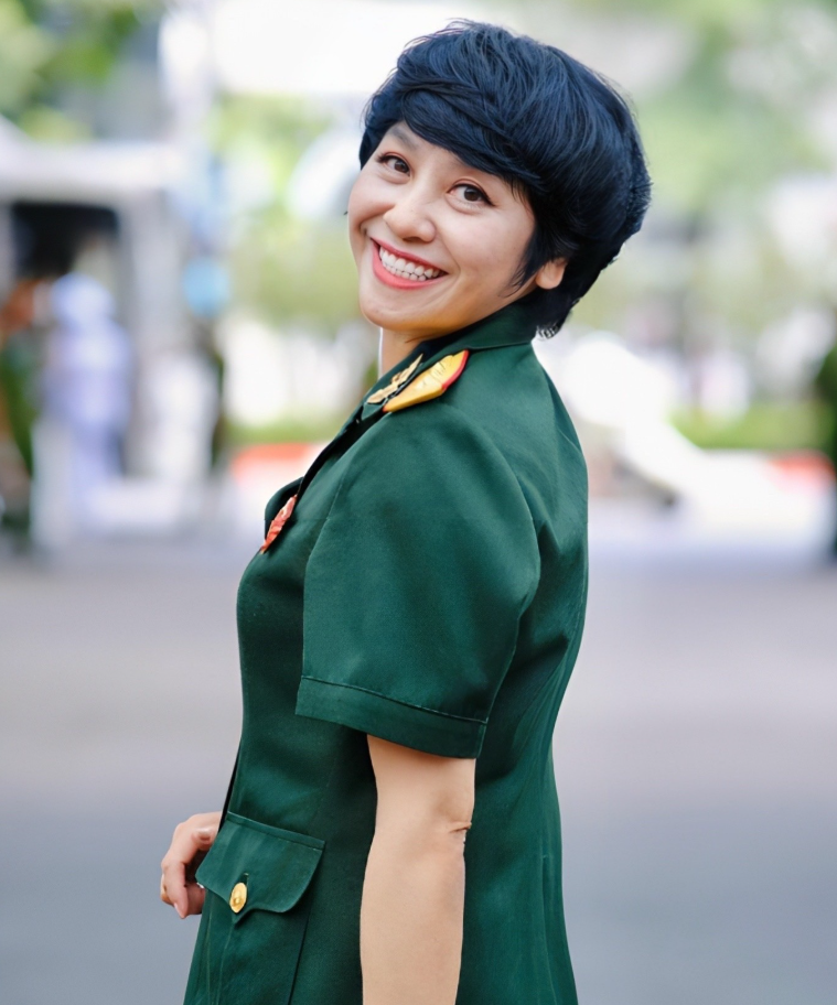 Nữ NSND là tác giả của ‘Em bé Tượng đài’ gây bão mạng, 43 tuổi được thăng hàm Đại tá: Đời tư kín tiếng, hiện là Giám đốc Nhà hát - ảnh 1