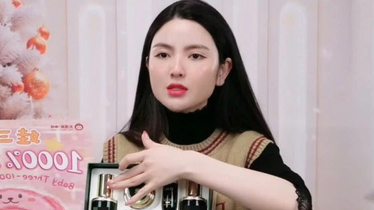 Từng khoe doanh thu 1,6 tỷ trong 1 buổi livestream, Chu Thanh Huyền bị nghi chưa tốt nghiệp cấp 3: Công ty do cô làm Giám đốc bán mặt hàng gì?
