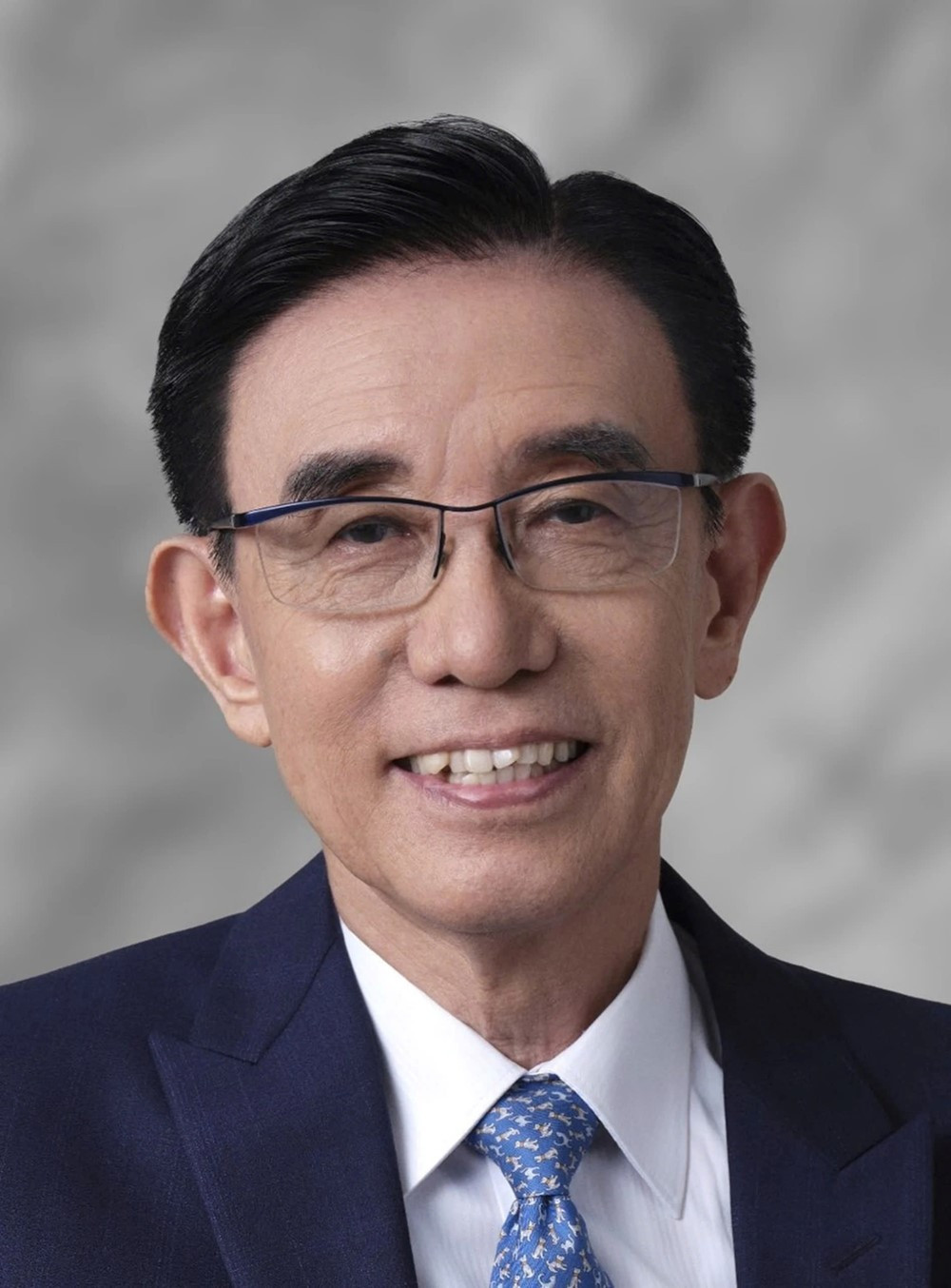 ‘Ông trùm’ ngành chip bất ngờ từ bỏ quốc tịch Mỹ, chọn Trung Quốc: Là nhân vật kỳ cựu từng làm việc cho Intel, sở hữu hơn 500 bằng sáng chế - ảnh 2
