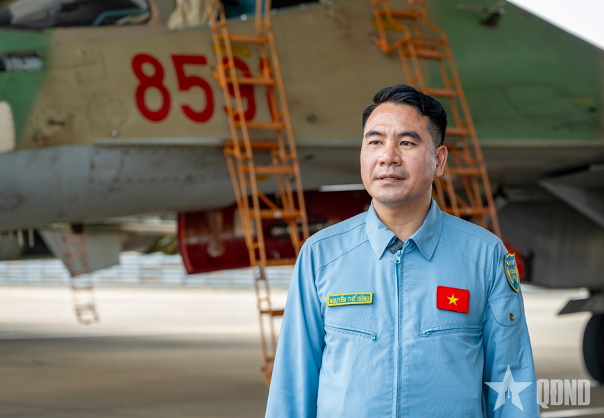 Phi công lái Su-30MK2 dẫn đầu đội hình ‘hổ mang chúa’ bay trên nóc Dinh Độc Lập trong lễ diễu binh 30/4 sắp tới: Mang hàm Đại tá, từng tham gia nhiều sự kiện quốc phòng quan trọng - ảnh 1