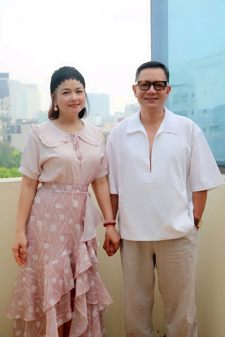 NSND là Đại tá quân đội vừa đón nhận kỷ niệm chương vì sự nghiệp điện ảnh: Có chồng Đại tá là ‘nam thần’ màn ảnh phía Bắc, hôn nhân kín tiếng nhưng vô cùng hạnh phúc - ảnh 2