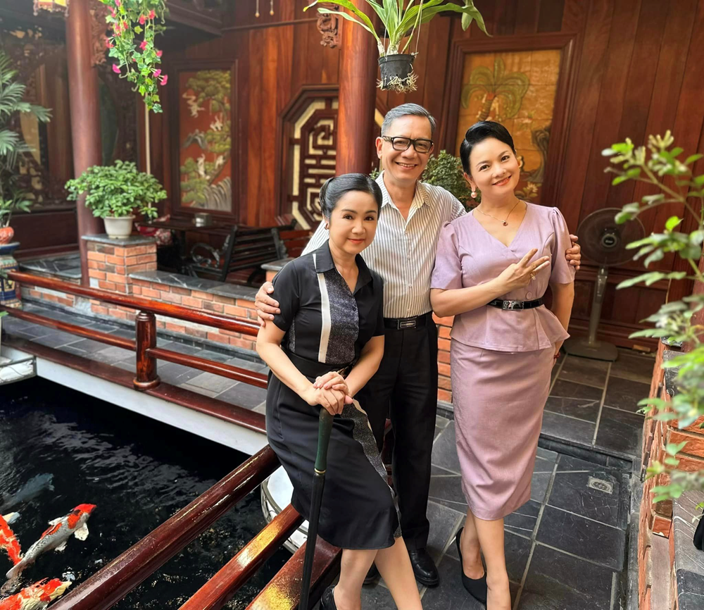 NSND là Đại tá quân đội vừa đón nhận kỷ niệm chương vì sự nghiệp điện ảnh: Có chồng Đại tá là ‘nam thần’ màn ảnh phía Bắc, hôn nhân kín tiếng nhưng vô cùng hạnh phúc - ảnh 5