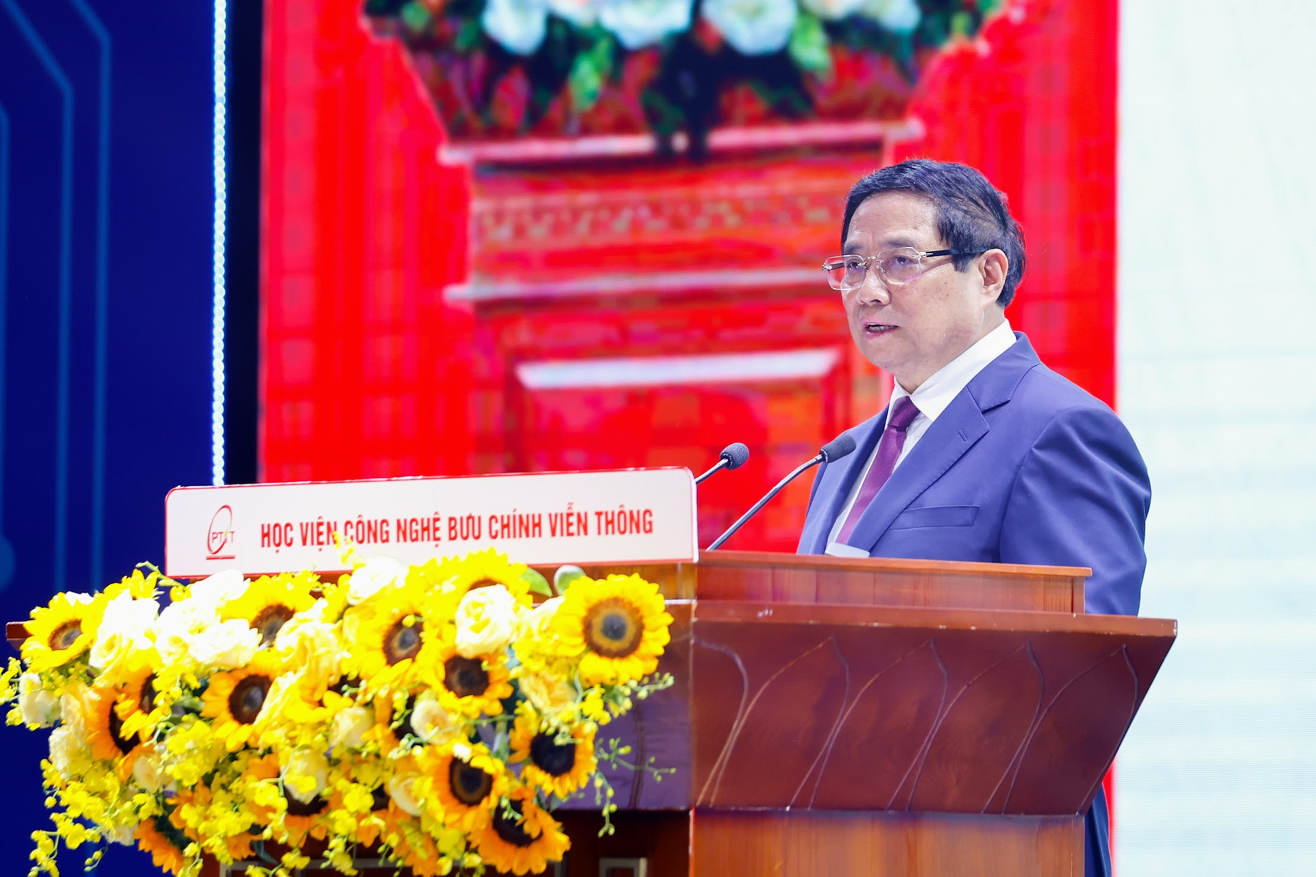 Thủ tướng phát động Phong trào thi đua 'Cả nước thi đua đổi mới sáng tạo, chuyển đổi số'- Ảnh 1. Thủ tướng phát động Phong trào thi đua 'Cả nước thi đua đổi mới sáng tạo, chuyển đổi số'- Ảnh 1.