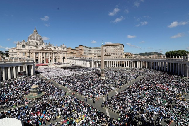 200.000 người đến Vatican dự tang lễ Giáo hoàng Francis ảnh 1