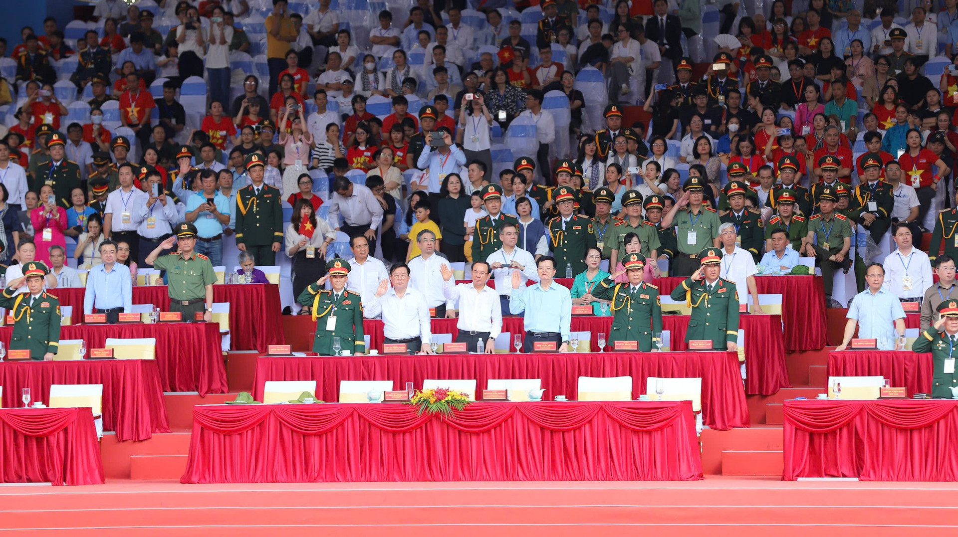 Tổng duyệt diễu binh, diễu hành kỷ niệm 50 năm Ngày Giải phóng miền Nam, thống nhất đất nước- Ảnh 1. Tổng duyệt diễu binh, diễu hành kỷ niệm 50 năm Ngày Giải phóng miền Nam, thống nhất đất nước- Ảnh 1.