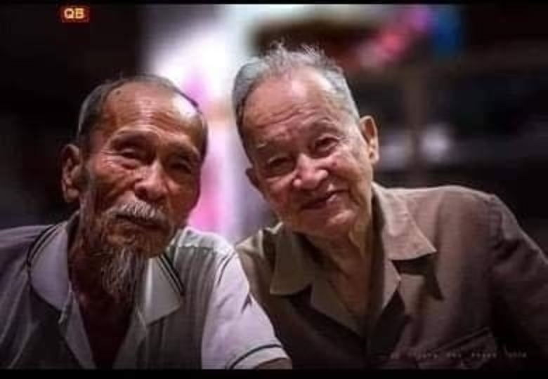 Hai nhân vật huyền thoại của Việt Nam hội ngộ trong một khung hình: Người là anh hùng 7 lần bắn rơi máy bay địch, người là huyền thoại của ngành tình báo - ảnh 1