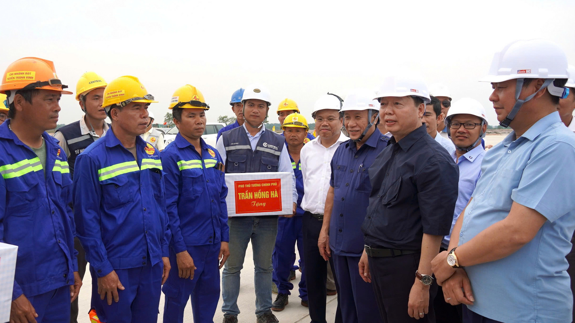 Hình ảnh tại buổi kiểm tra dự án Cảng hàng không Quảng Trị. Nguồn ảnh: Báo Thanh tra Hình ảnh tại buổi kiểm tra dự án Cảng hàng không Quảng Trị. Nguồn ảnh: Báo Thanh tra