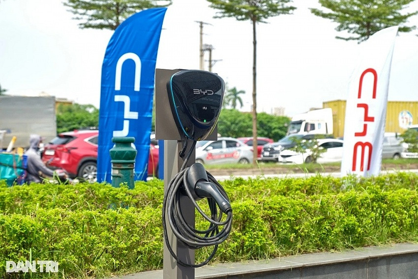 Cạnh tranh với ô tô Việt, hãng xe điện số 1 Trung Quốc giảm giá sâu, cho khách hàng lái thử 1 tháng miễn phí