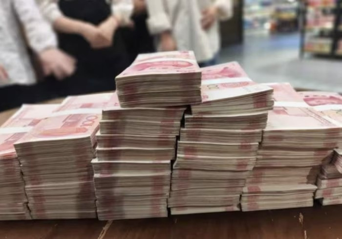 Đầu tư vàng lời to, ông chủ siêu thị chia thưởng 35 tỷ cho toàn bộ nhân viên, không sót một ai