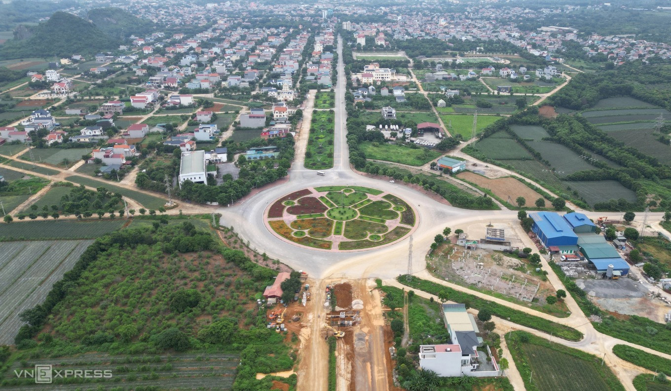 Sau sáp nhập, tỉnh mới sở hữu ngôi chùa lớn nhất thế giới làm tuyến đường 7.000 tỷ kết nối 3 vùng kinh tế trọng điểm- Ảnh 1.