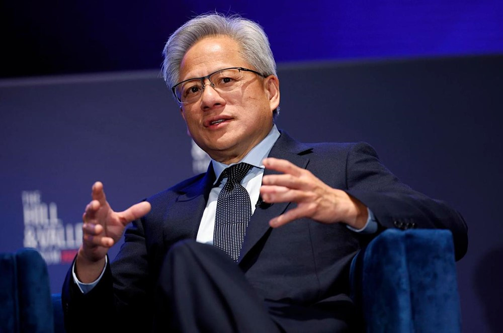 CEO Nvidia Jensen Huang cảnh báo Trung Quốc không hề tụt hậu trong cuộc đua AI - ảnh 1