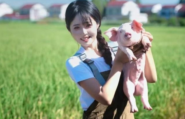 Bị bố cấm cản, cô gái 9X vẫn bỏ nghề suốt ngày ‘trên trời’ về quê làm công việc bốc mùi: Kiếm hơn 300 triệu/tháng
