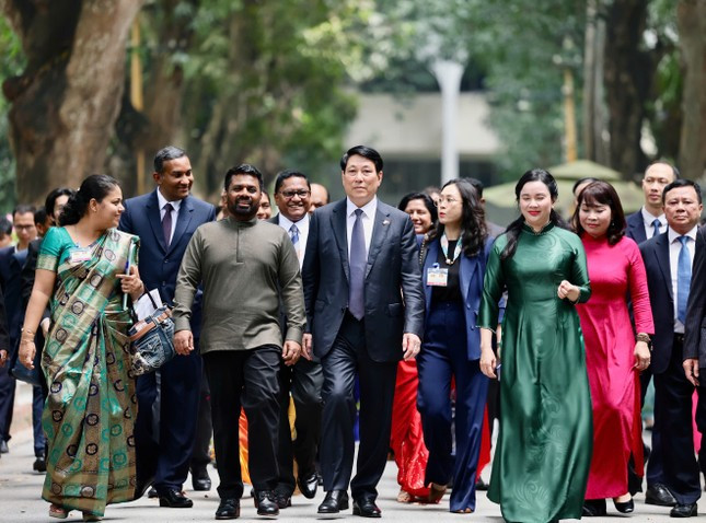 Chủ tịch nước Lương Cường cùng Tổng thống Sri Lanka thăm Khu di tích Chủ tịch Hồ Chí Minh ảnh 4
