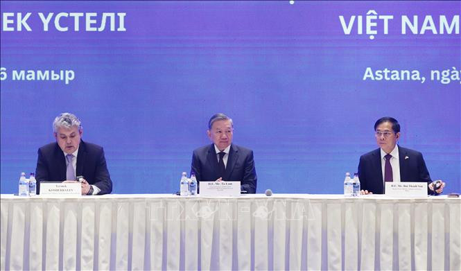 Tổng Bí thư Tô Lâm dự Tọa đàm bàn tròn doanh nghiệp Việt Nam - Kazakhstan- Ảnh 1. Tổng Bí thư Tô Lâm dự Tọa đàm bàn tròn doanh nghiệp Việt Nam - Kazakhstan- Ảnh 1.