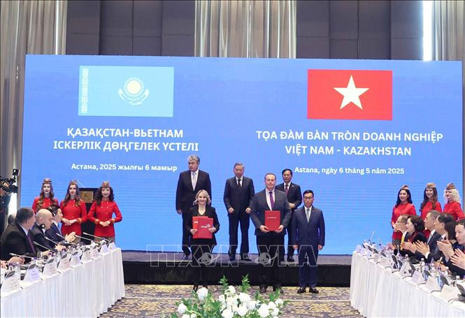 Tổng Bí thư Tô Lâm dự Tọa đàm bàn tròn doanh nghiệp Việt Nam - Kazakhstan- Ảnh 6. Tổng Bí thư Tô Lâm dự Tọa đàm bàn tròn doanh nghiệp Việt Nam - Kazakhstan- Ảnh 6.