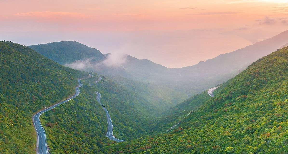 Cung đường đèo ven biển đẹp nhất Việt Nam, sở hữu hầm đường bộ dài nhất Đông Nam Á, chi phí đầu tư xây dựng hơn 3.000 tỷ đồng- Ảnh 1. Cung đường đèo ven biển đẹp nhất Việt Nam, sở hữu hầm đường bộ dài nhất Đông Nam Á, chi phí đầu tư xây dựng hơn 3.000 tỷ đồng- Ảnh 1.