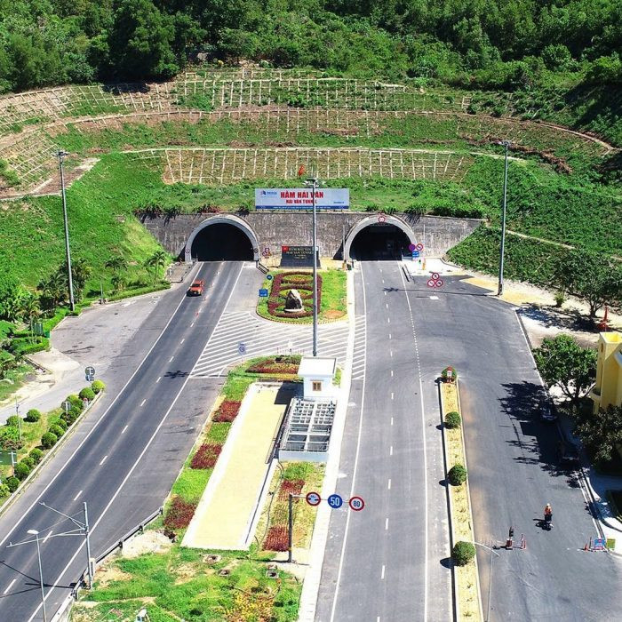 Cung đường đèo ven biển đẹp nhất Việt Nam, sở hữu hầm đường bộ dài nhất Đông Nam Á, chi phí đầu tư xây dựng hơn 3.000 tỷ đồng- Ảnh 3. Cung đường đèo ven biển đẹp nhất Việt Nam, sở hữu hầm đường bộ dài nhất Đông Nam Á, chi phí đầu tư xây dựng hơn 3.000 tỷ đồng- Ảnh 3.