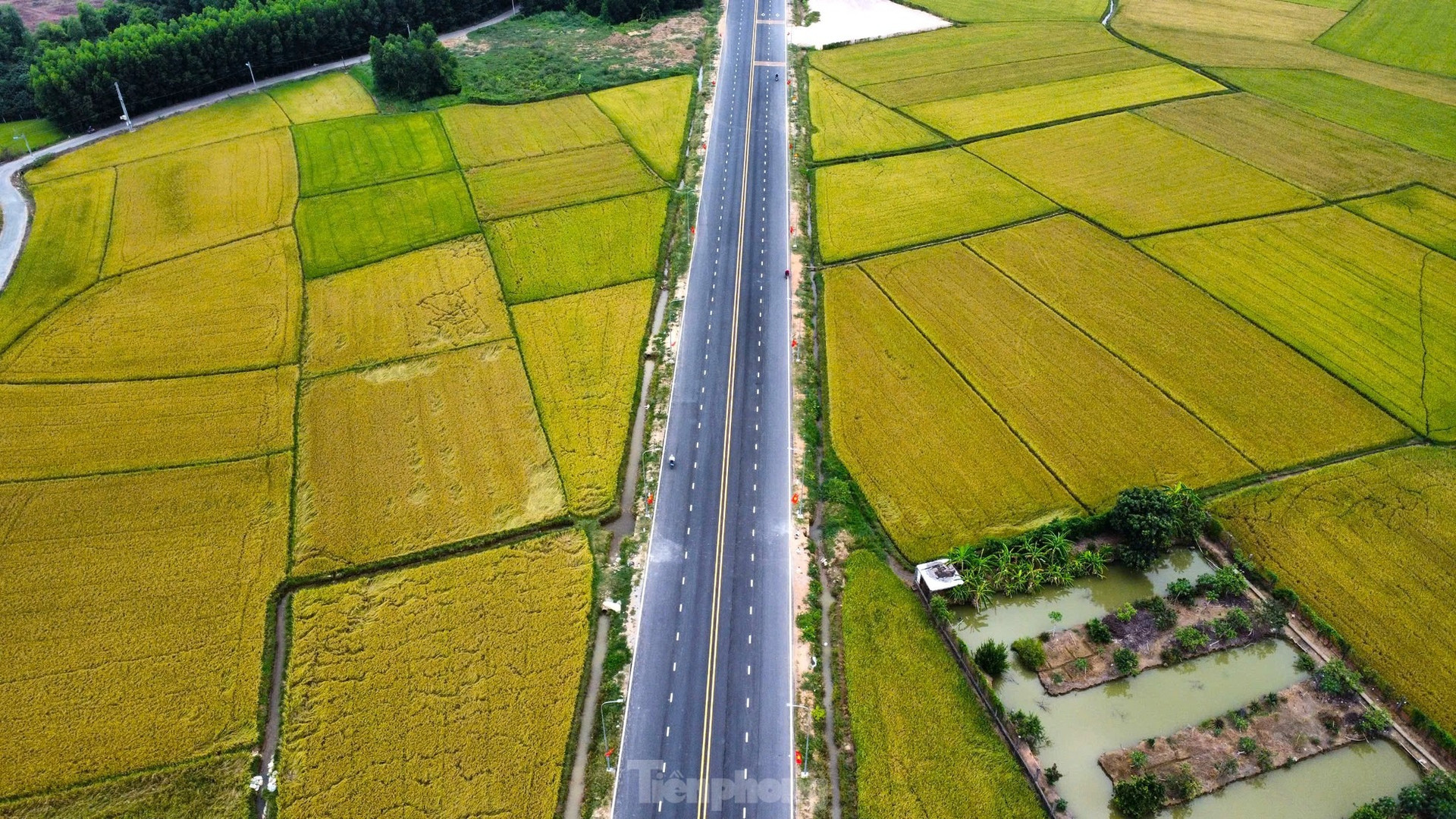 Chỉ một năm nữa, sẽ có thêm 6 cây cầu nối nhịp giao thương giữa 2 tỉnh giàu có bậc nhất Việt Nam- Ảnh 1. Chỉ một năm nữa, sẽ có thêm 6 cây cầu nối nhịp giao thương giữa 2 tỉnh giàu có bậc nhất Việt Nam- Ảnh 1.