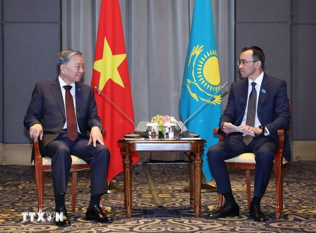 Tổng Bí thư Tô Lâm hội kiến Chủ tịch Thượng viện Kazakhstan ảnh 1