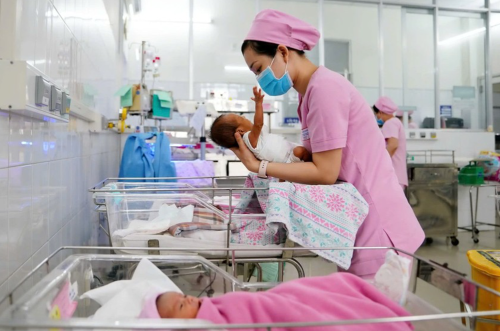 Việt Nam đang mất cân bằng giới tính nghiêm trọng, tỉnh nhỏ nhất cả nước là nơi có mức chênh lệch cao nhất - ảnh 1