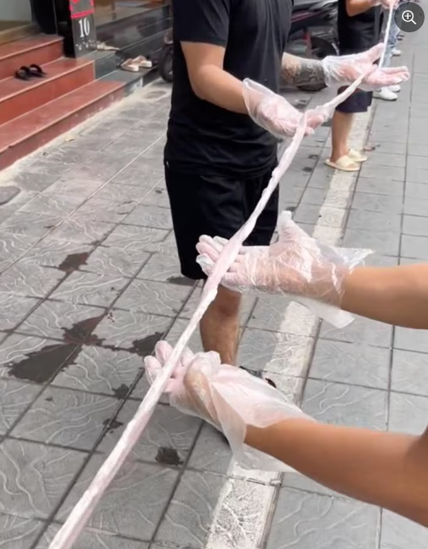 Phần lòng này của heo 'hàng nghìn con mới có một đoạn ngắn', giá 4 triệu đồng/kg người dân vẫn tranh nhau mua: Chuyên gia cảnh báo nguy hiểm! - ảnh 1