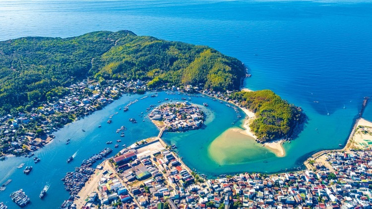 Sau sáp nhập, một địa phương của Việt Nam dự kiến sẽ sở hữu sân bay trên đảo và trên núi, trở thành nút giao trọng điểm của hành lang kinh tế Đông - Tây- Ảnh 1. Sau sáp nhập, một địa phương của Việt Nam dự kiến sẽ sở hữu sân bay trên đảo và trên núi, trở thành nút giao trọng điểm của hành lang kinh tế Đông - Tây- Ảnh 1.