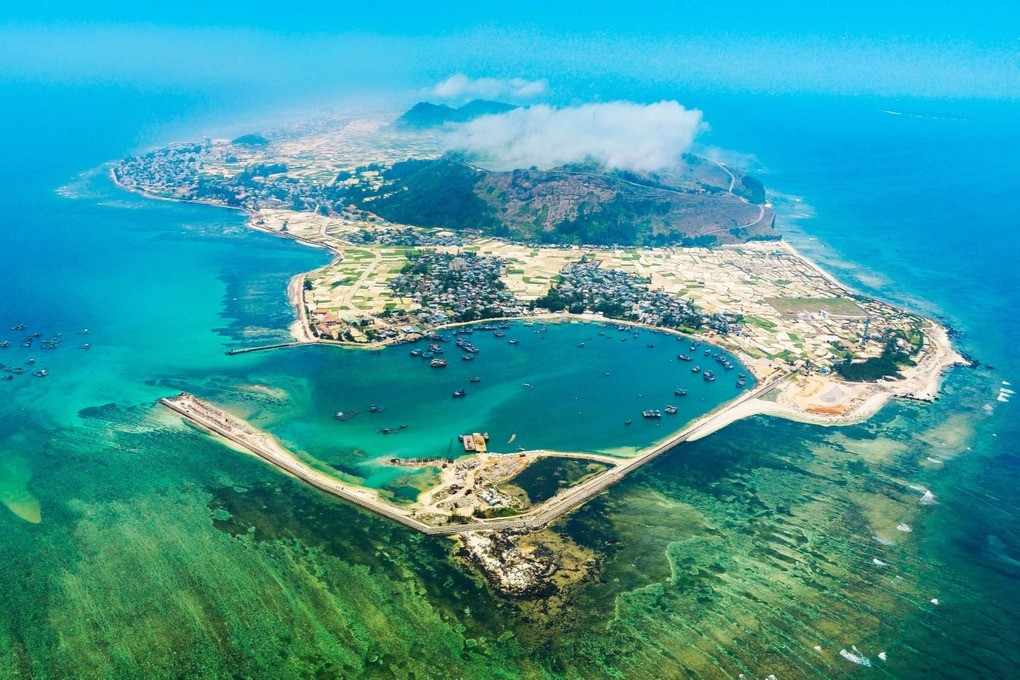 Sau sáp nhập, một địa phương của Việt Nam dự kiến sẽ sở hữu sân bay trên đảo và trên núi, trở thành nút giao trọng điểm của hành lang kinh tế Đông - Tây- Ảnh 3. Sau sáp nhập, một địa phương của Việt Nam dự kiến sẽ sở hữu sân bay trên đảo và trên núi, trở thành nút giao trọng điểm của hành lang kinh tế Đông - Tây- Ảnh 3.