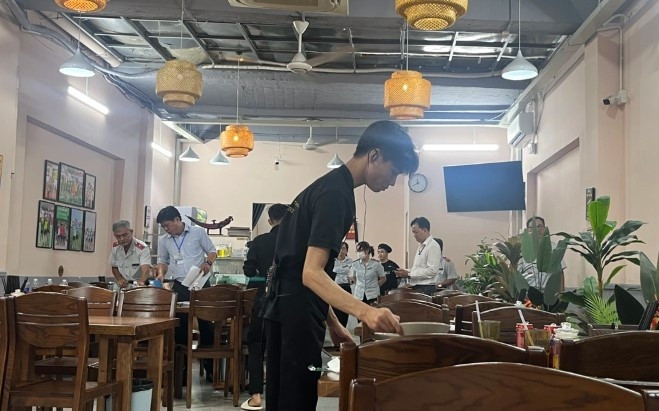 Quán Lòng Chát cơ sở TP Hồ Chí Minh vừa đón đoàn kiểm tra an toàn thực phẩm đột xuất