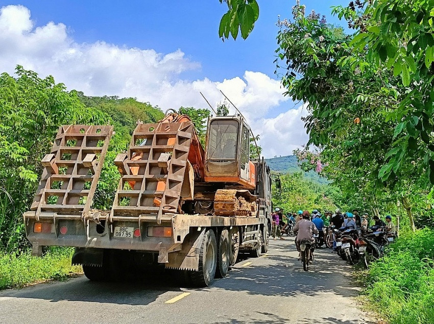 Vụ hàng trăm người dân Lâm Đồng chặn xe đầu kéo khai thác cát: Doanh nghiệp khẳng định có giấy phép đầy đủ
