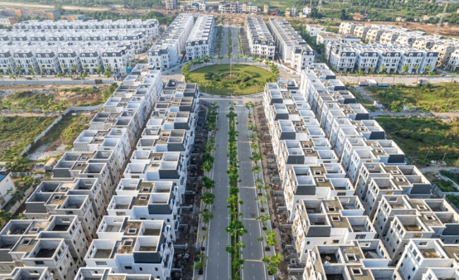 Hai ‘át chủ bài’ của tỷ phú Phạm Nhật Vượng dẫn đầu đà phục hồi thị trường biệt thự, liền kề